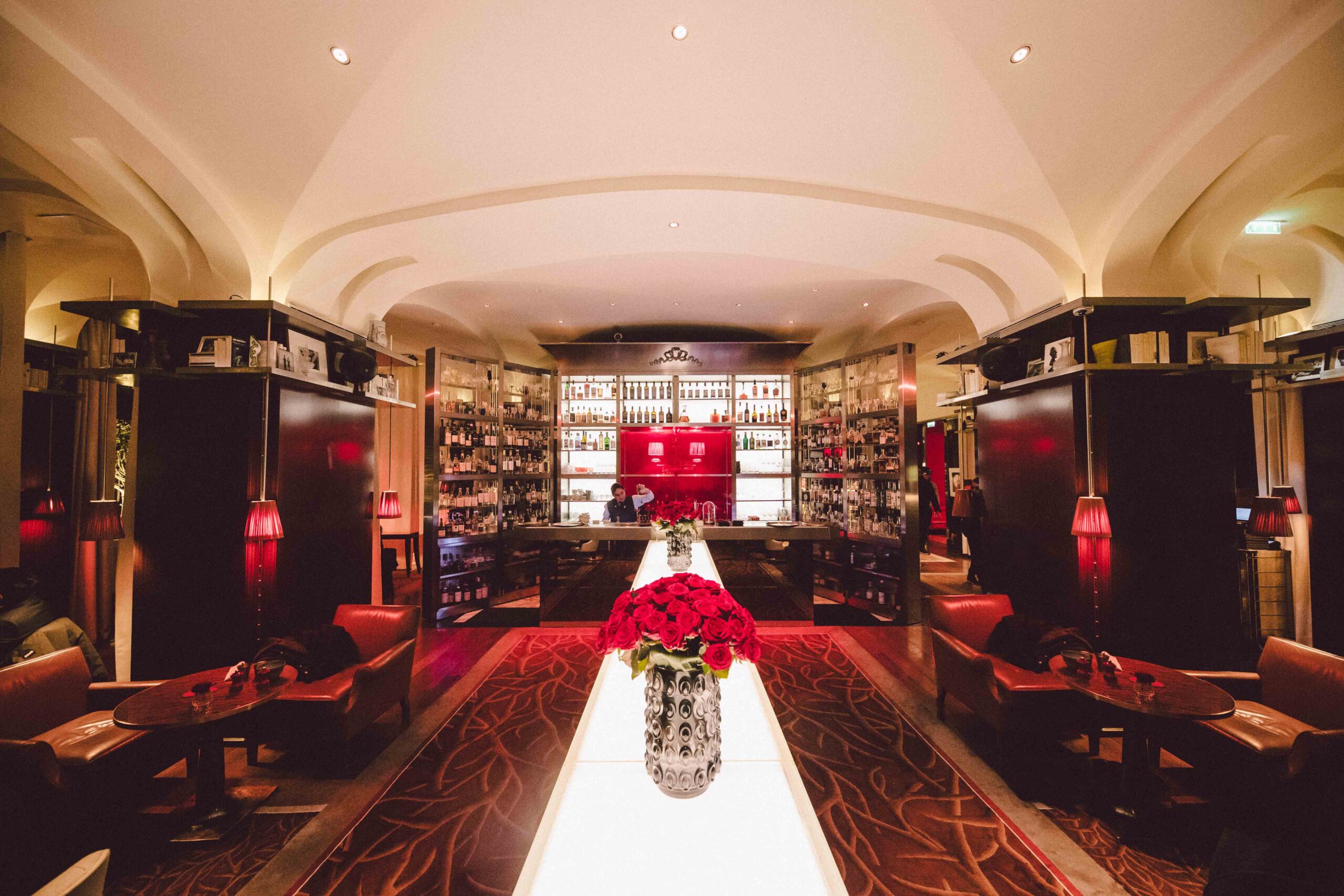 Le Bar Long du Royal Monceau – Raffles Paris fait peau neuve