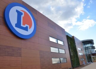 Un chariot de délicieux produits festifs aux meilleurs prix