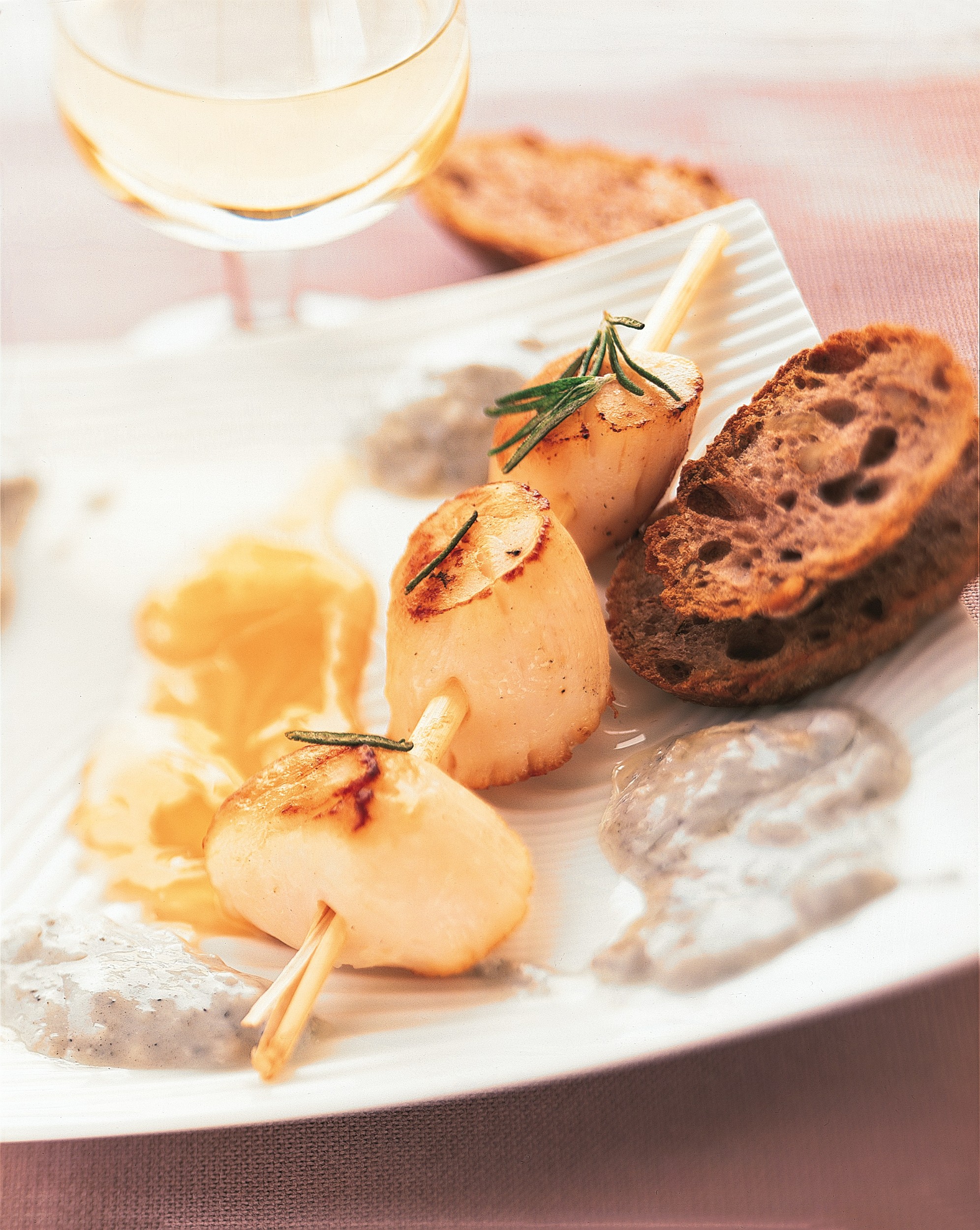 Les Saint-Jacques en fête : le Sainte-Maure de Touraine AOP invite le fromage de chèvre au banquet !
