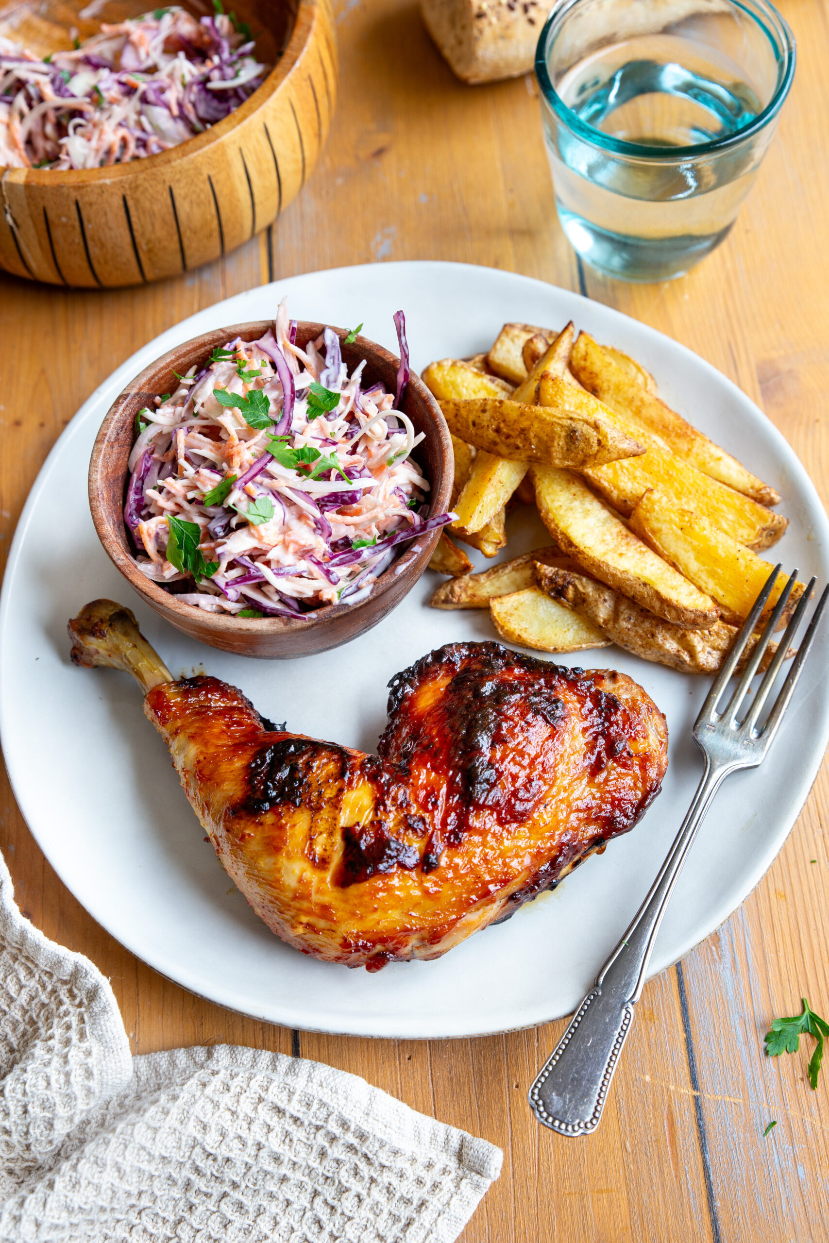 Cuisse de poulet fermier Label Rouge au BBQ , sauce barbecue & coleslaw