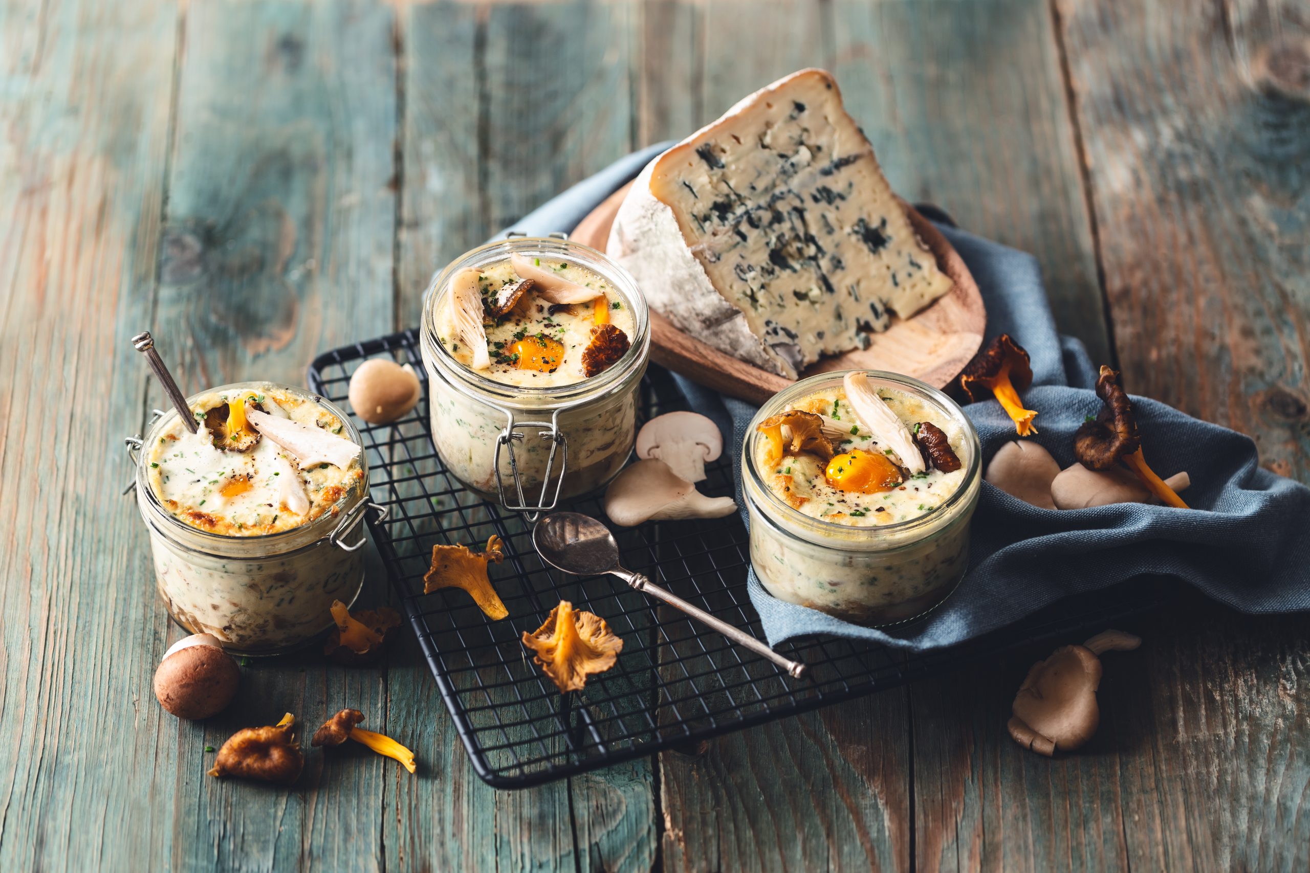 Œufs cocotte aux champignons et AOP Bleu d’Auvergne